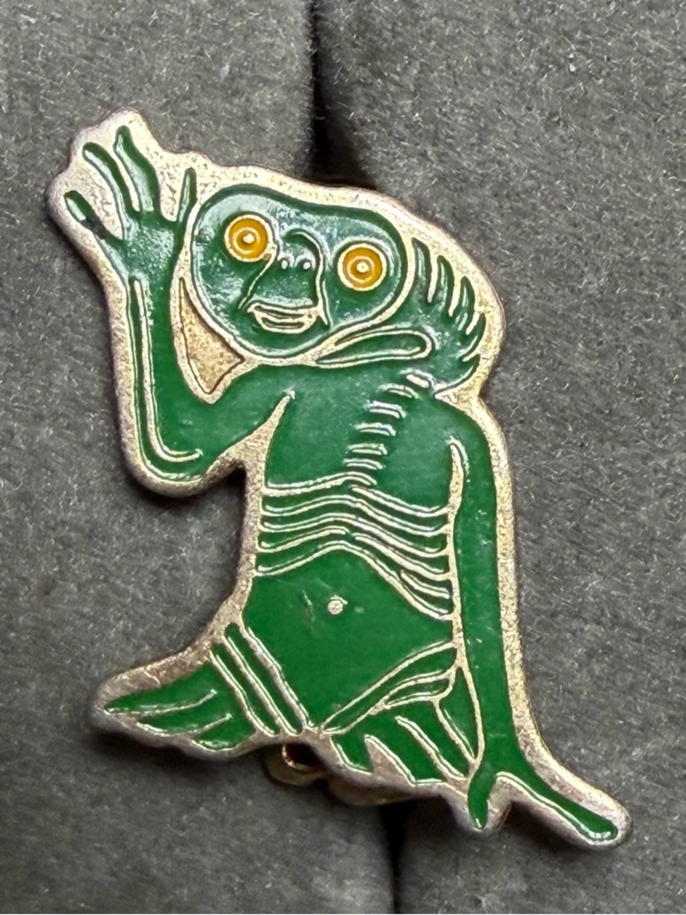 Collectable Green Enamel ET Pin – Decorative Accessory